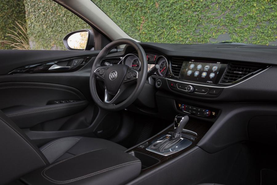 Интерьер Buick Regal Sportback 2017 года  (NA) (фото 33 из 42)